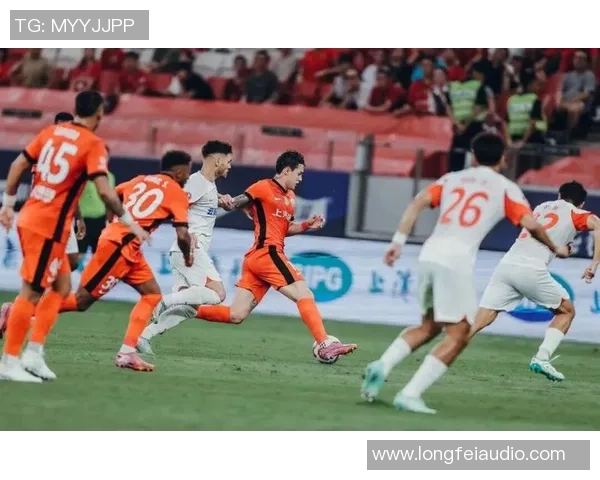 北京国安迎战上海申花激战正酣 双方争夺中超争冠关键三分